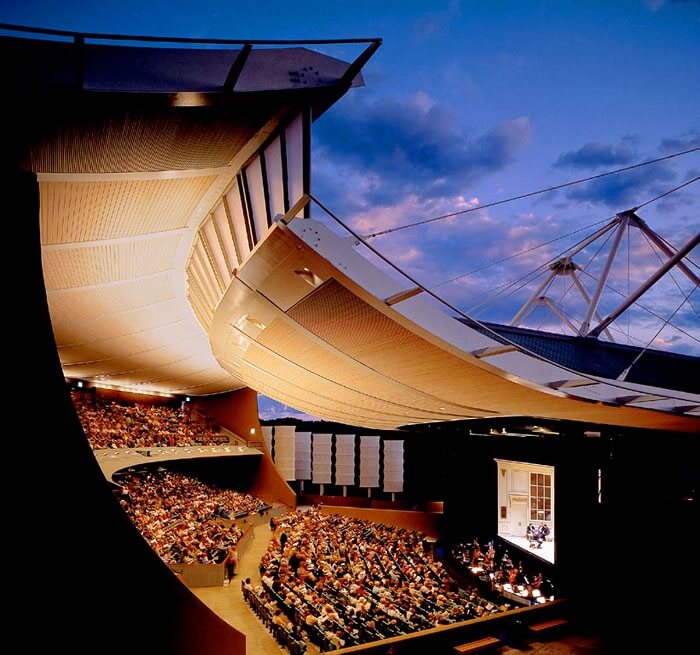 The sweeping partially open-air theater at Santa Fe © Robert Reck.